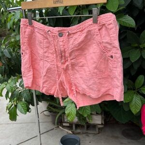 Gap salmon colored shorts
